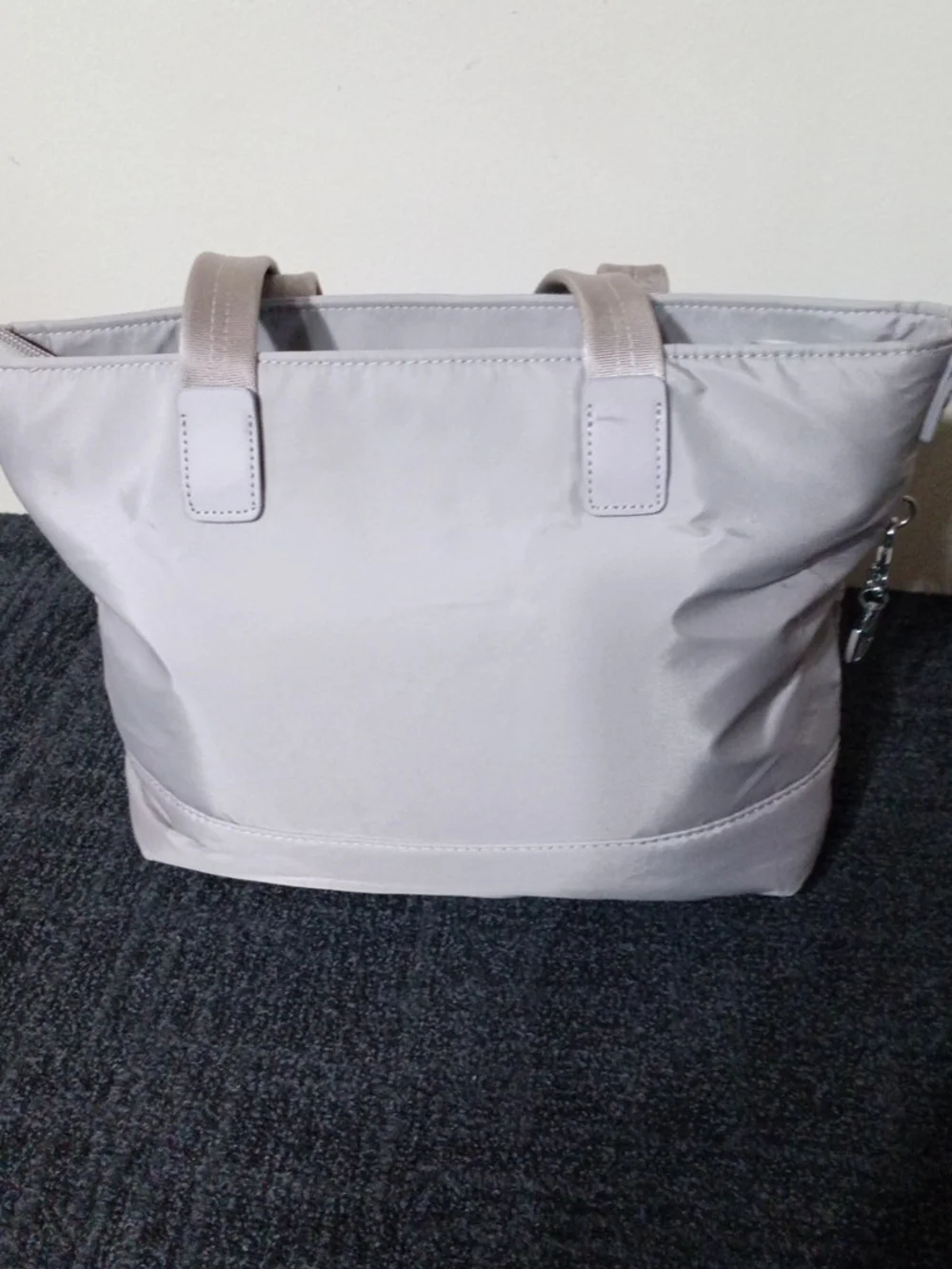 Light Gray Women's Tote with Front Zip Pocket - Hedgren - Picture 5 of 7